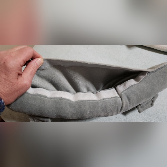 Post Surgery Seatbelt Pillow - Picture 9 of 10